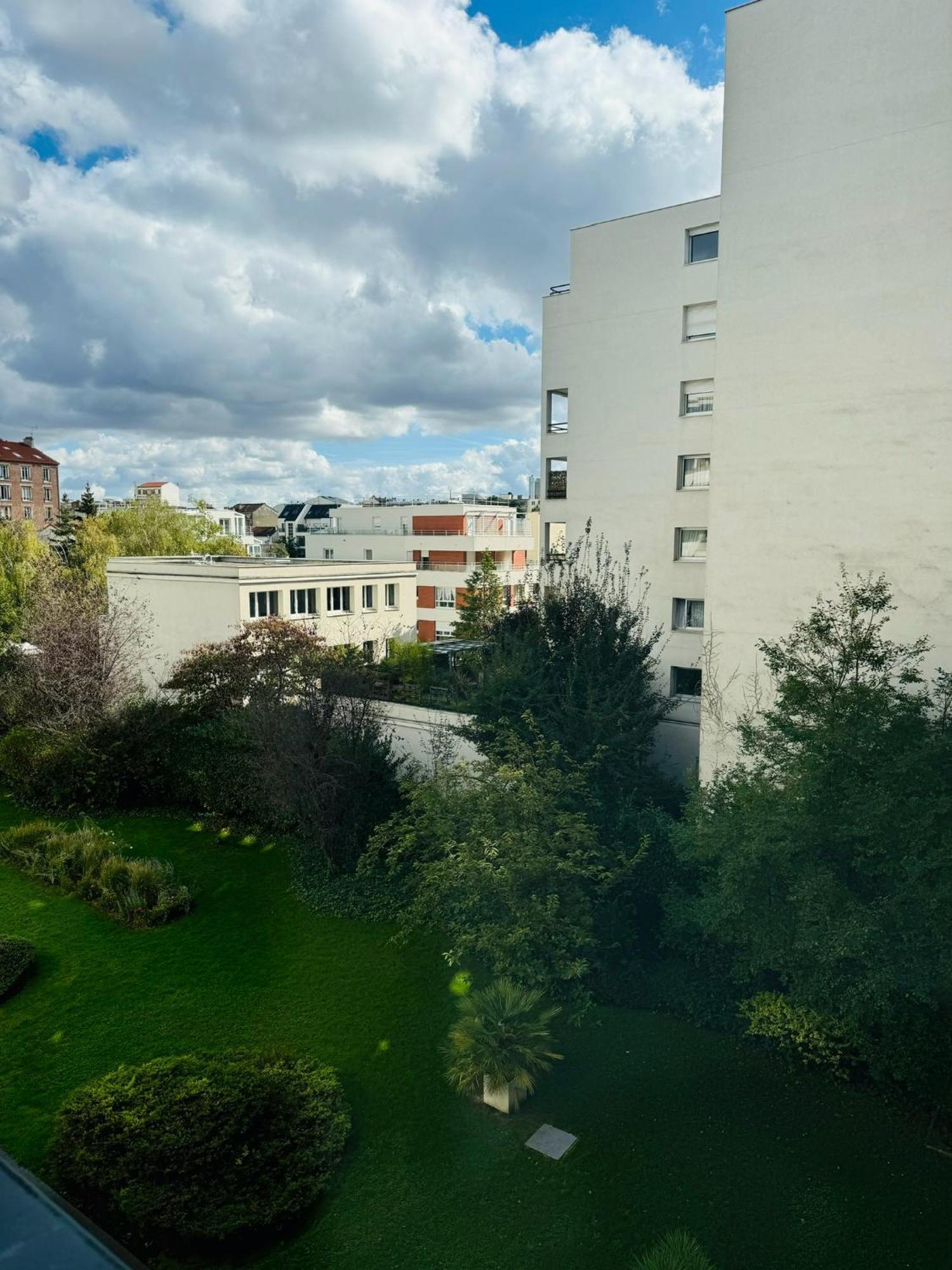 Appartement Calme Et Chaleureux Proche De Paris 쿠르브부아 외부 사진